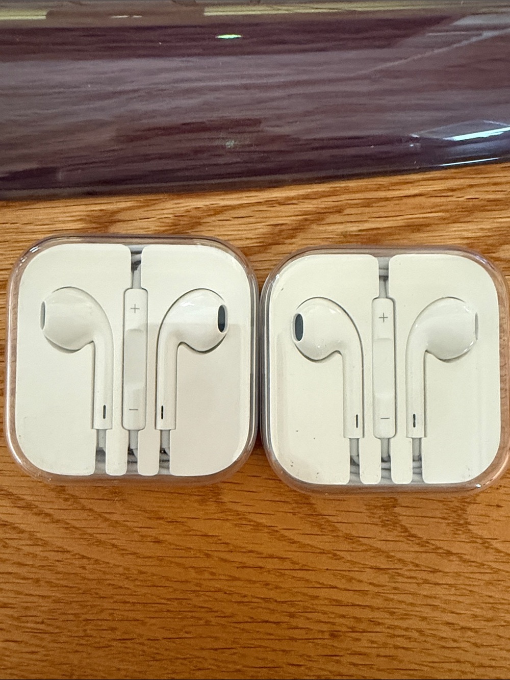 Apple White EarPods with In-Line Remote and Mic (2 available)